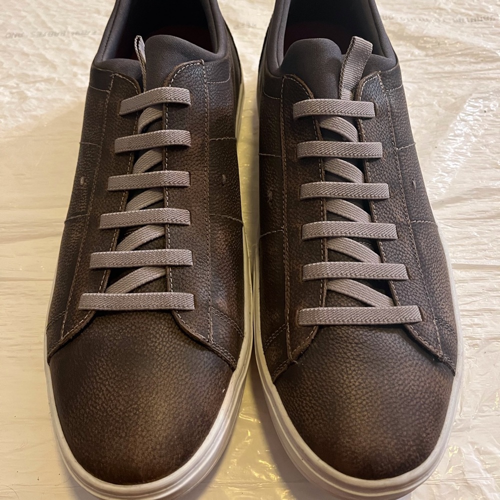 Cameron Pebble Grain Sneakers Size 11.6M